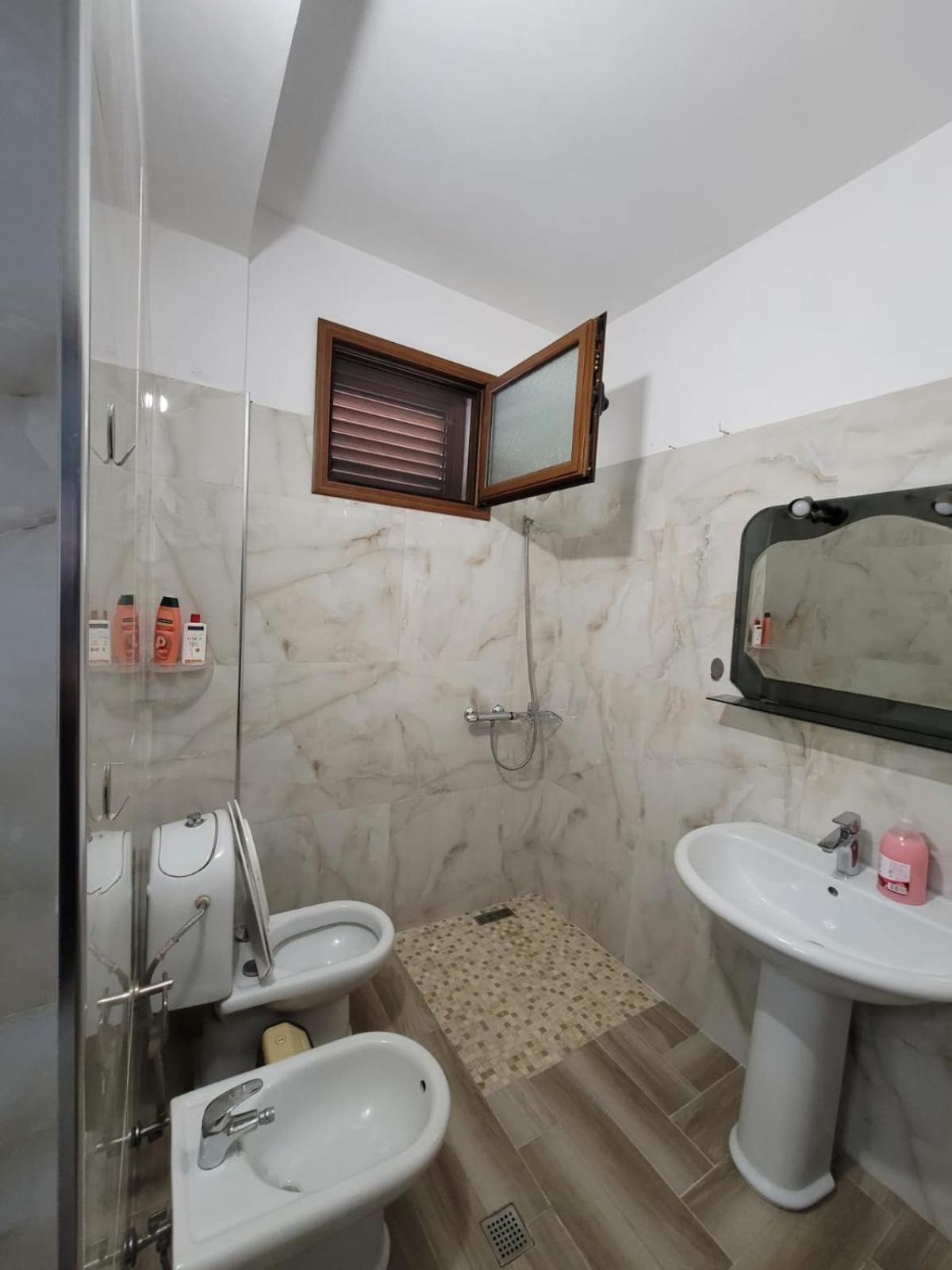 Private Room On A Shared Apartament Near Durres Beach Extérieur photo
