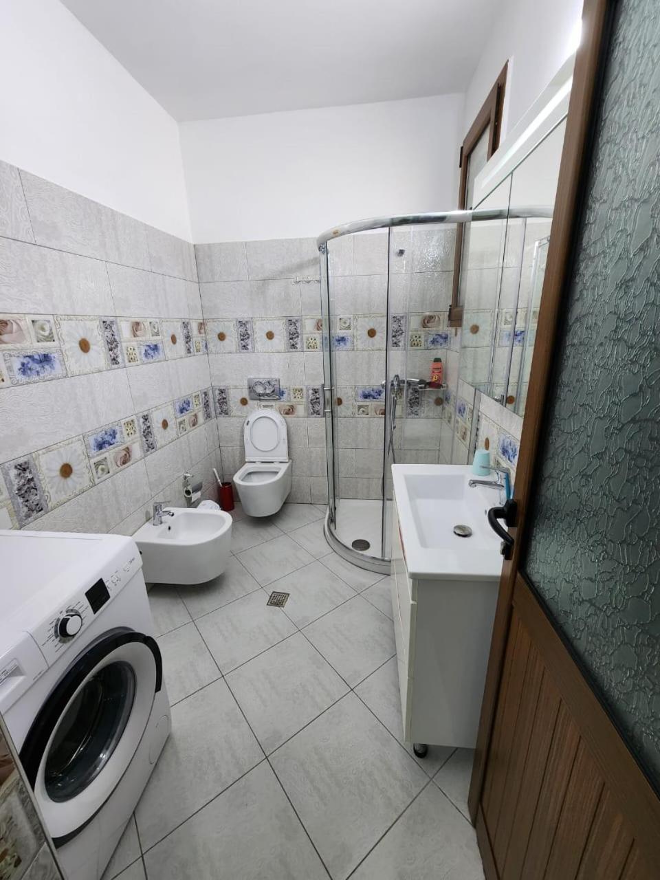 Private Room On A Shared Apartament Near Durres Beach Extérieur photo