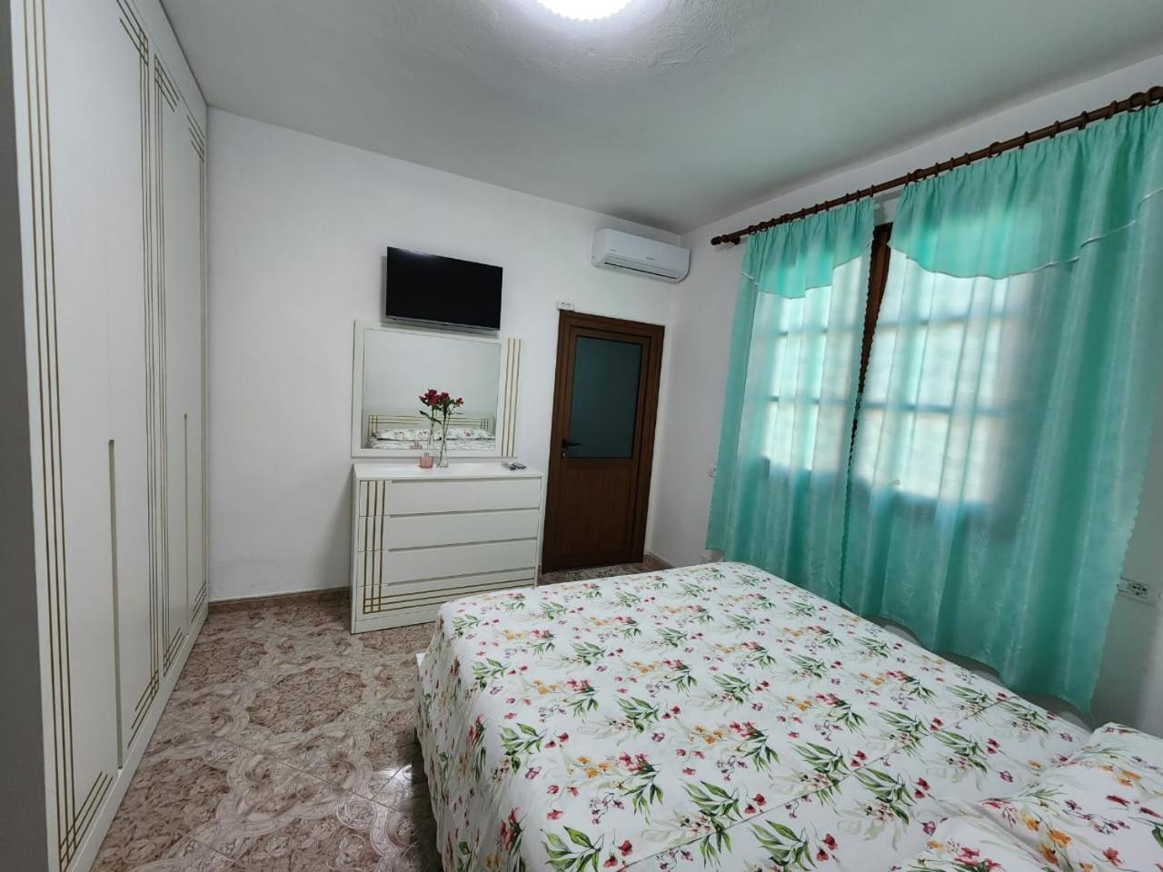 Private Room On A Shared Apartament Near Durres Beach Extérieur photo